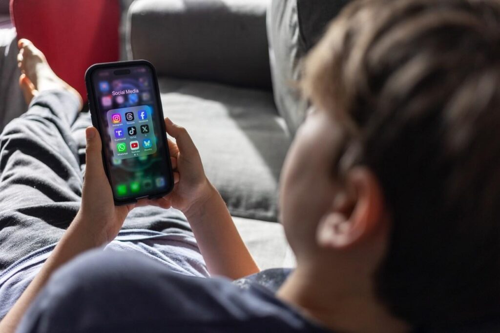 Teenagers Launch Legal Challenge Over Australia’s Social Media Ban for Children